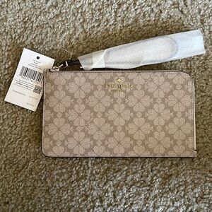 Kate Spade Lucy Spade Flower Medium L-Zip Wristlet Dark Beige.
